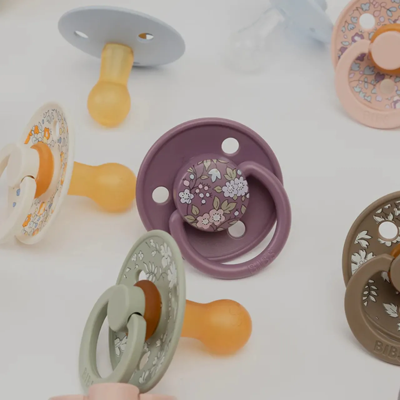 Dummies & Accessories*Bibs x LIBERTY De Lux 2pk - Silicone - One Size