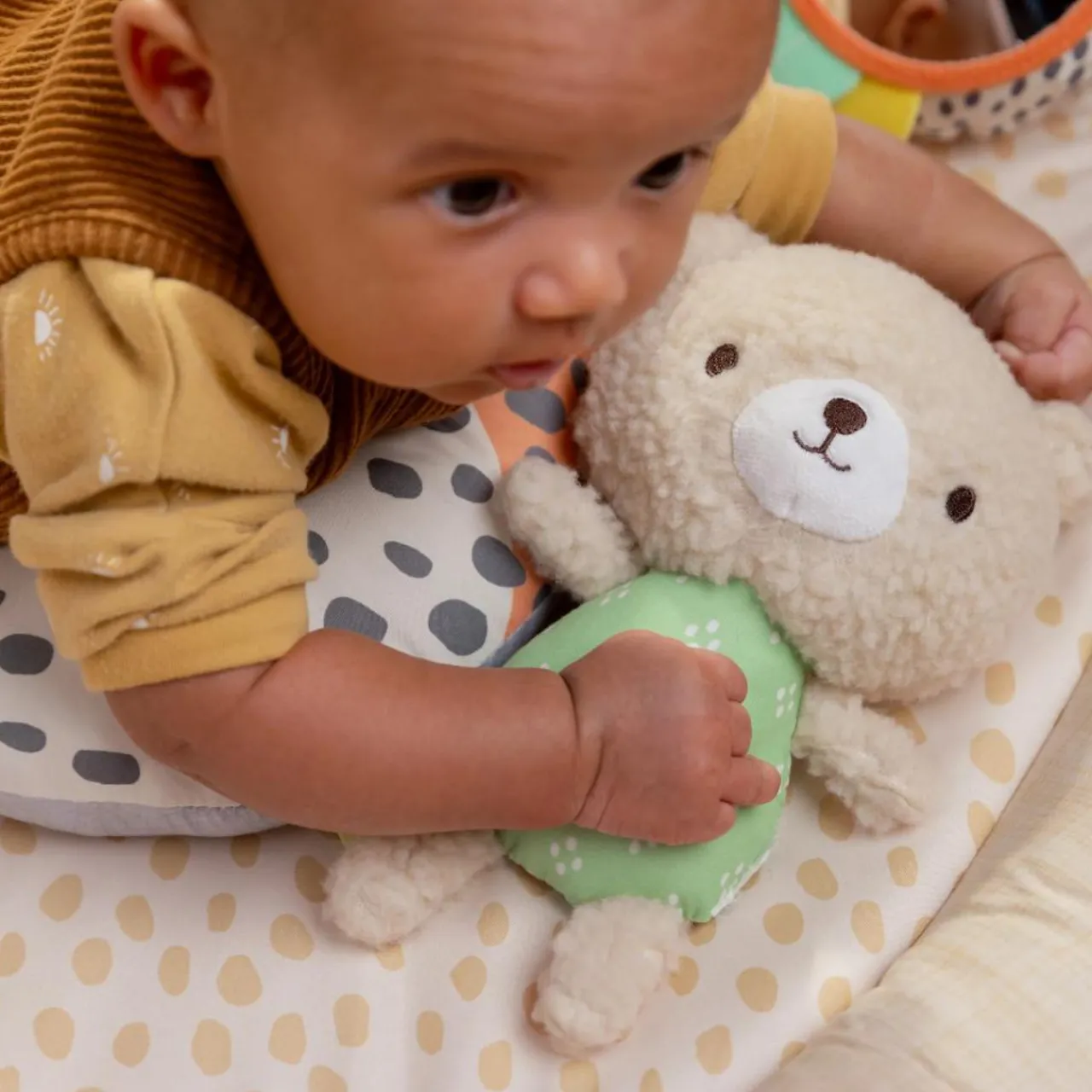 Rugs & Play Mats*Ingenuity Every Season Plush Lambswool Activity Gym