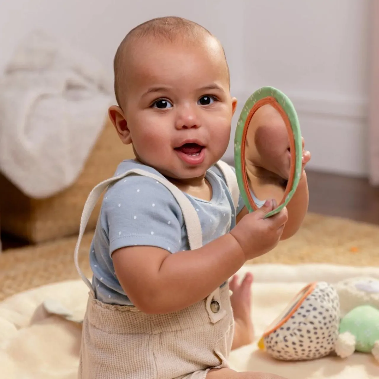 Rugs & Play Mats*Ingenuity Every Season Plush Lambswool Activity Gym