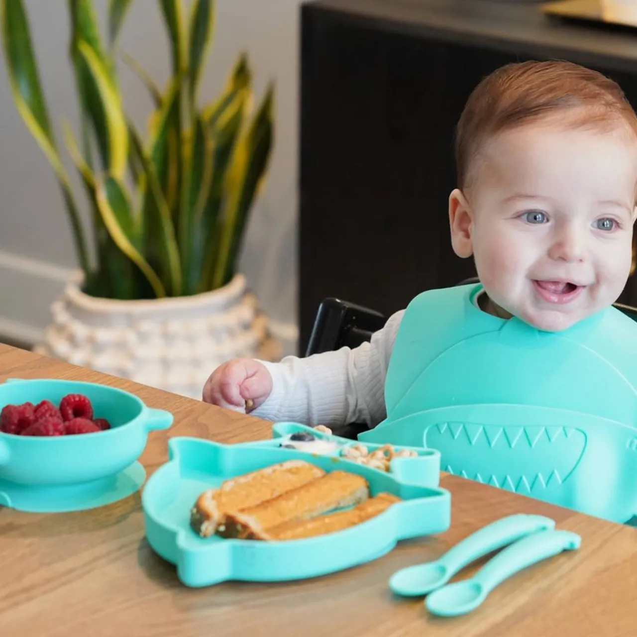 Bowls, Plates & Cutlery*Melii Silicone 5 Piece Feeding Gift Set - Shark